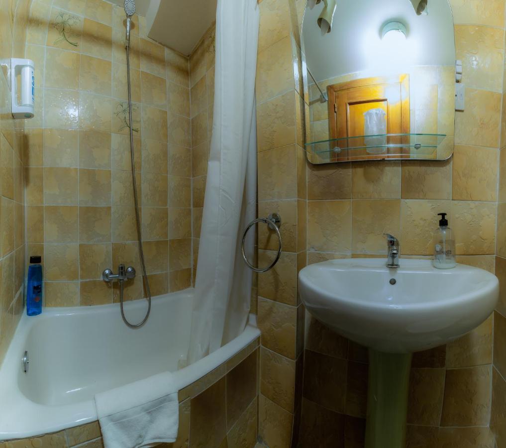 Casa De Huespedes Carabanchel By Vivere Stays Мадрид Екстериор снимка